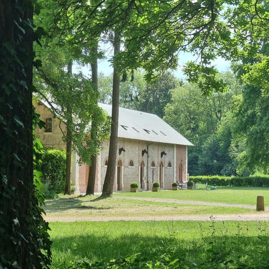 Les Ecuries Du Chateau De Brumare Bed & Breakfast Brestot Екстериор снимка