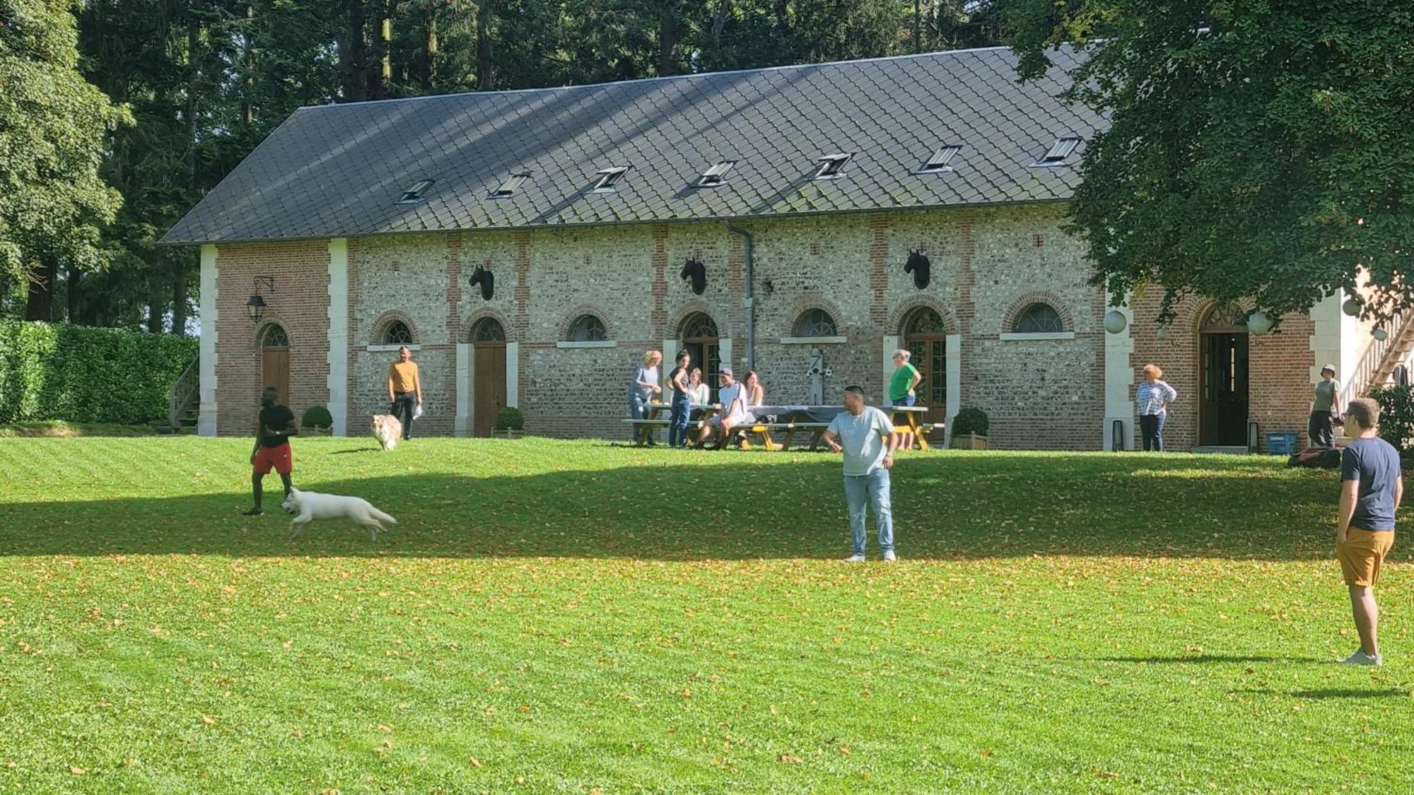 Les Ecuries Du Chateau De Brumare Brestot Екстериор снимка